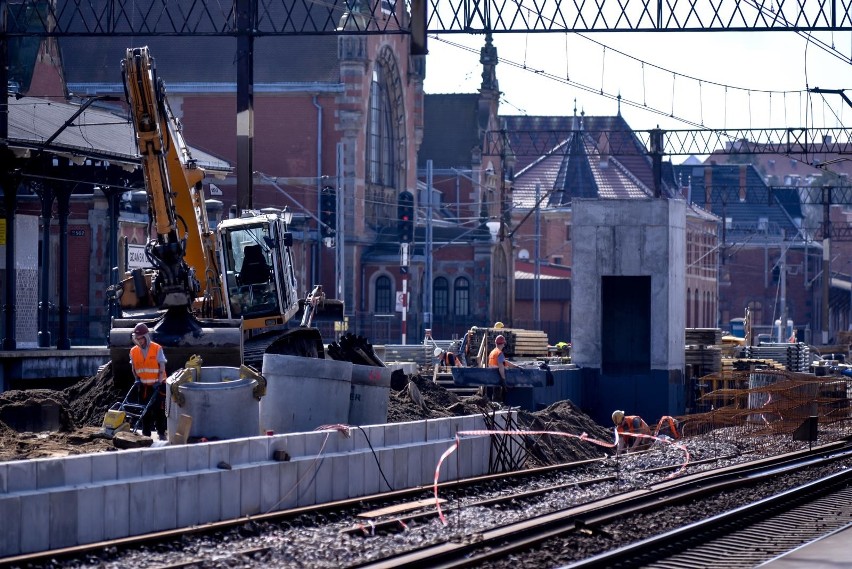 Gdańsk. Od poniedziałku 9 kwietnia kolejne zmiany w organizacji ruchu wokół Dworca Głównego. Jak zmienia się dworzec? [zdjęcia]