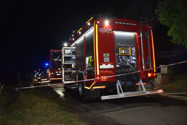 Pożar w Zimnej Wódce. Paliło się w fabryce przy autostradzie A4. Ponad 80 osób ewakuowanych