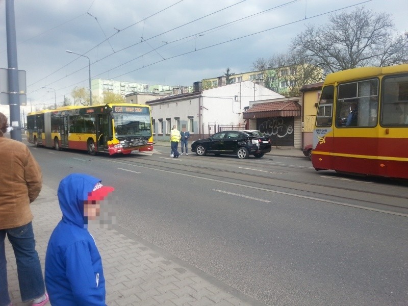 Autobus MPK zderzył się z citroenem na Łagiewnickiej [ZDJĘCIE]