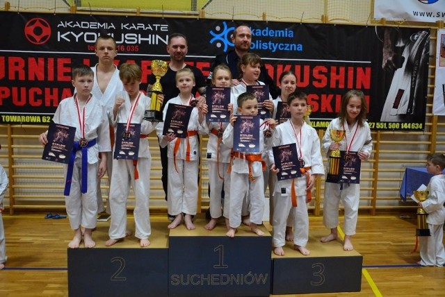 W turnieju karate w Suchedniowie wzięło udział ponad 150 zawodników z całej Polski.