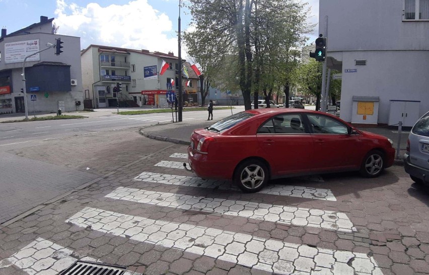 Ostrołęka. Mistrz parkowania. I co z tego, że przejście dla pieszych to nie parking? Zdjęcia