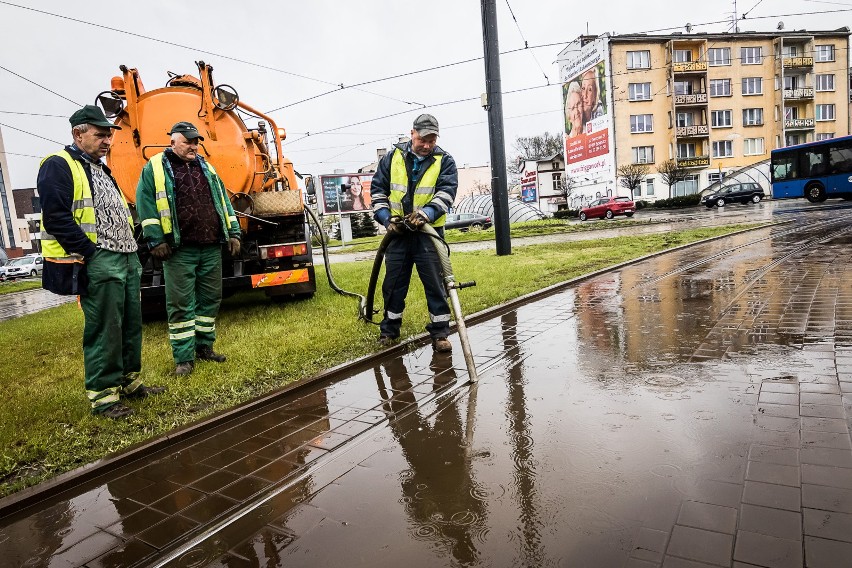 Problem zalewania torowiska znany jest od miesięcy, ale nie...