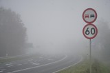 Jazda we mgle. Ekspert przypomina jak się zachować na drodze 