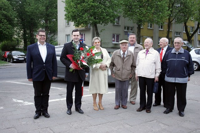 Z okazji Święta Pracy członkowie SLD złożyli kwiatZ okazji Święta Pracy członkowie SLD złożyli kwiaty pod pomnikiej Kilińskiego.