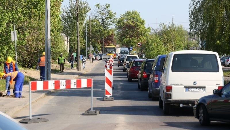 Od rana na al. Piłsudskiego i ul. Widzewskiej tworzą się...