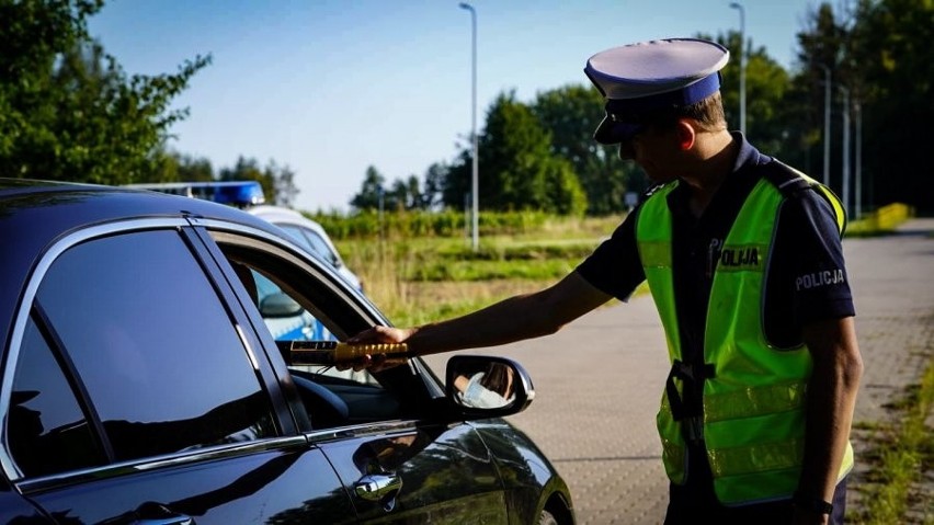 Podlascy policjanci skontrolowali 112 pojazdów. Aż 65...