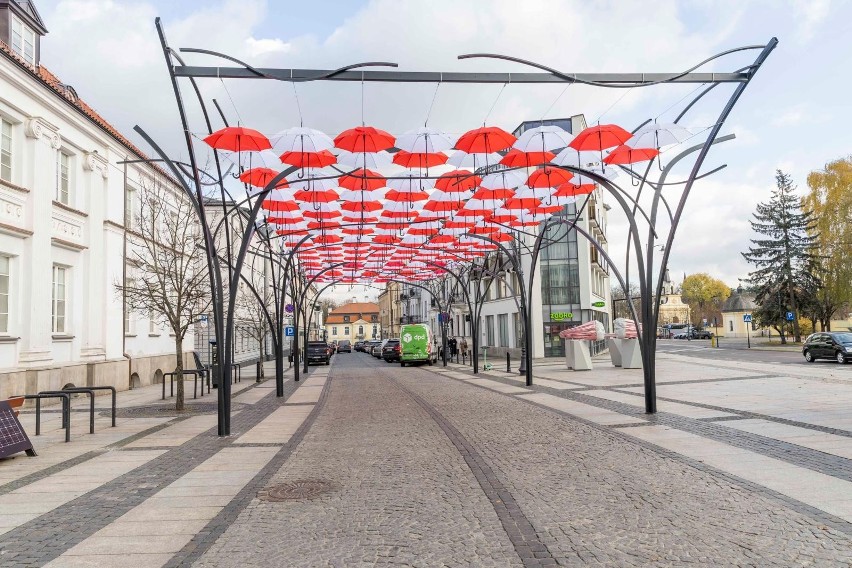 Biało-Czerwone parasolki na ulicy Kilińskiego