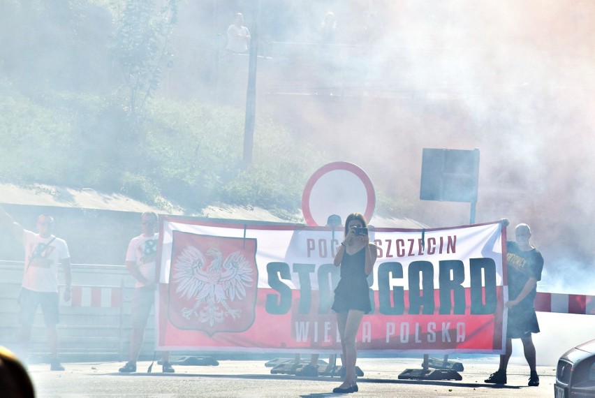 74 rocznica Powstania Warszawskiego. W Stargardzie odpalono race [ZDJĘCIA, WIDEO]