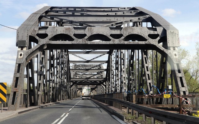 Trwa remont mostu na Wiśle. Na odcinku Grudziądz - Dragacz kursuje komunikacja zastępcza. Zamiast szynobusu jeździ autokar