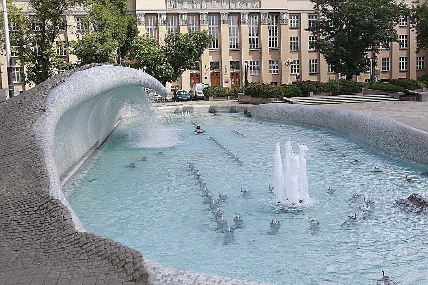 W ubiegłym roku miejskie fontanny zostały uruchomione 2...