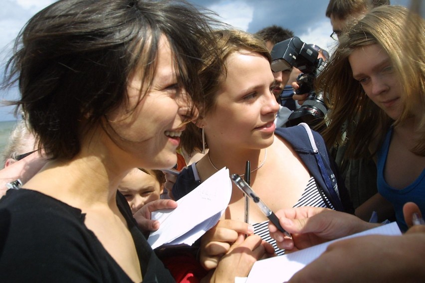Festiwal Gwiazd w Międzyzdrojach. Kto odcisnął dłonie w 2004 roku? Tak wyglądały gwiazdy 14 lat temu [ZDJĘCIA]