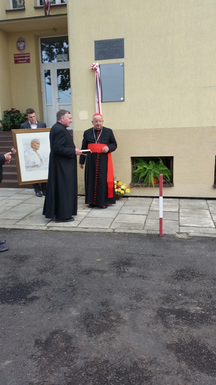 Kardynał Dziwisz z wizytą w szkole w powiecie wadowickim