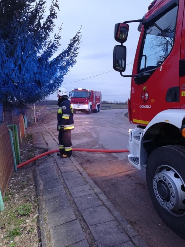 Pożar domku letniskowego w Kruszewie. Strażacy dwukrotnie wyjeżdżali do gaszenia ognia