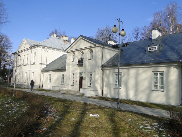 Po remoncie wypiękniał dwór Dembińskich w Przysusze, tu znajduje się muzeum imienia Oskara Kolberga.