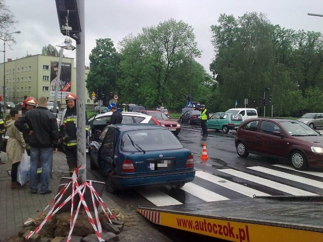 Toyota i nissan zderzyły się na Wrocławskiej w Opolu.