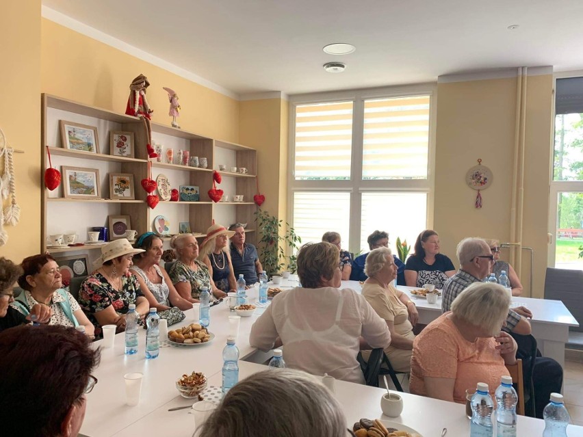 Opaski życia monitorują zdrowie seniorów w gminie Pińczów. Podsumowanie ważnego projektu w Gackach