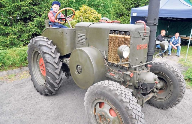 Uczniowie i nauczyciele z Zespołu Szkół nr 5 uratowali traktor sprzed prawie 70 lat i dziś to jedna z atrakcji "mechanika"