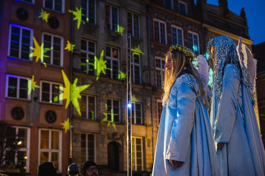 Wigilia na Długim Targu w Gdańsku (22.12.2019). Opłatek, wspólne kolędowanie i świąteczne życzenia [zdjęcia]