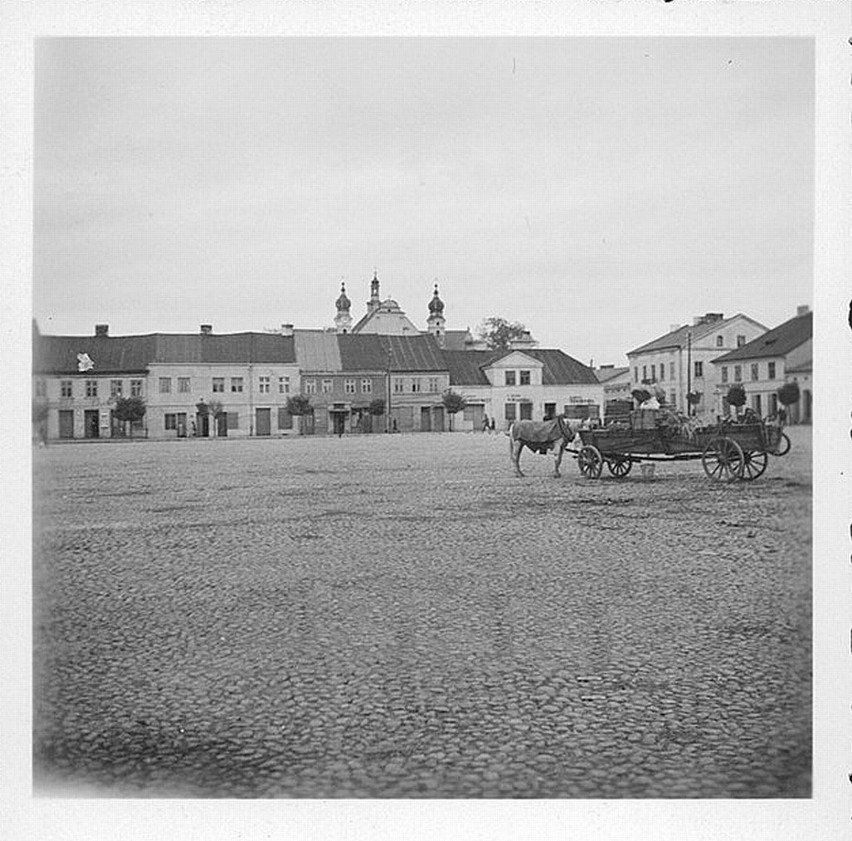 Lata 1939-1944, Łask, rynek (południowo-wschodnia pierzeja)....