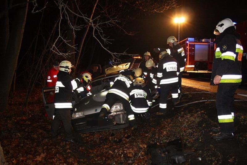 Jedna osoba została ranna w zderzeniu mercedesa i...