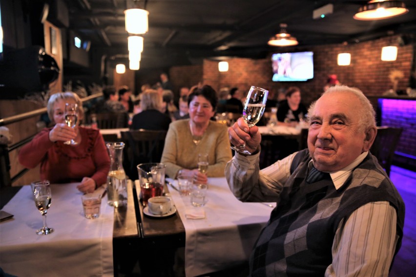 Mieszkańcy os. Gołąbkowice wznieśli toast za pomyślny rok