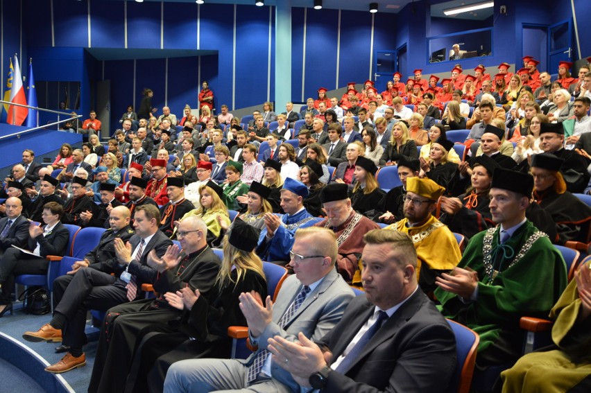 Politechnika Opolska zainaugurowała 57. rok akademicki. 5 tysięcy studentów wypełniło sale wykładowe i laboratoria Politechniki Opolskiej