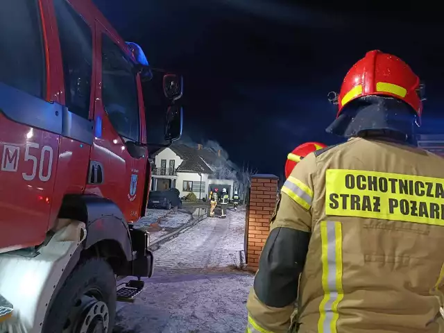 Strażacy działali w Jedlance w gminie Jedlińsk. Doszło tam do pożaru kotłowni i garażu w domu jednorodzinnym.