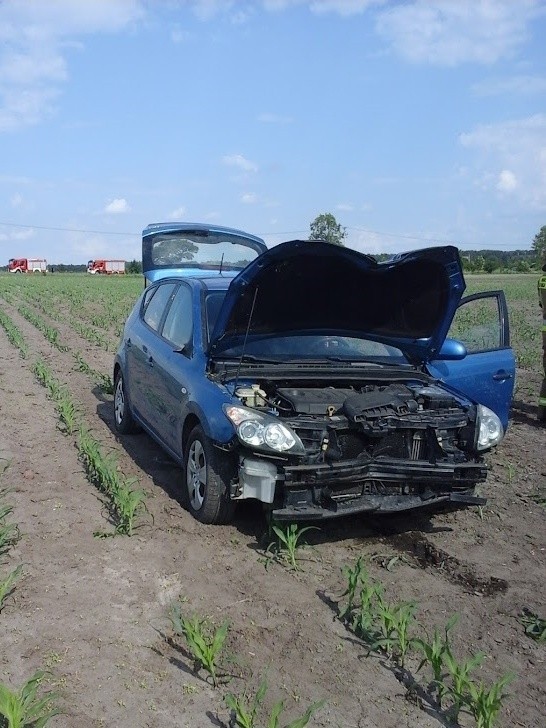 Rudka. Hyundai wypadł z drogi i wjechał na pole uprawne. Zatrzymał się po 350 metrach