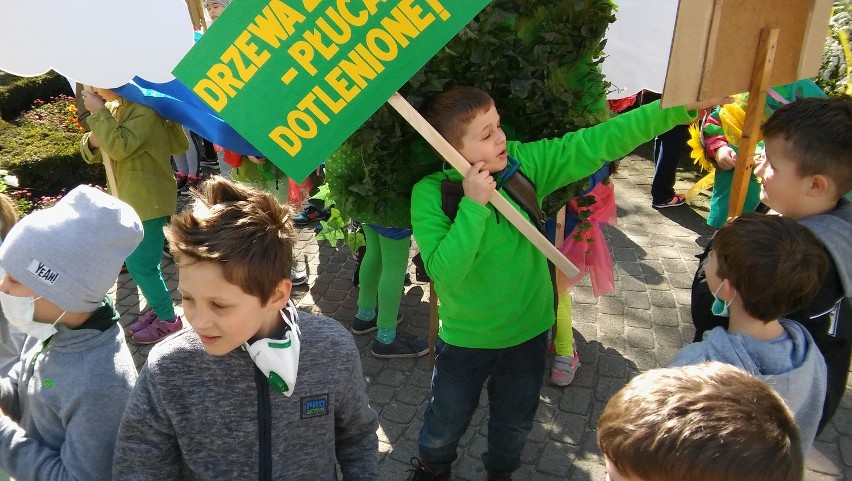 Dzieci nie chcą się truć zanieczyszczonym powietrzem i...