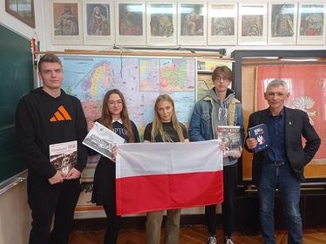 Uczniowie z Pionek zdobywali cztery ogólnopolskie nagrody.