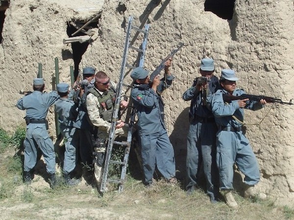 Żołnierze z Międzyrzecza podczas szkolenia z afgańskimi policjantami.