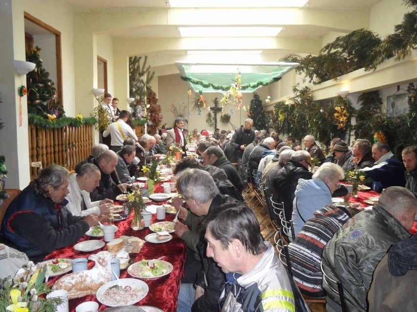 Śniadanie dla bezdomnych w Katowicach...