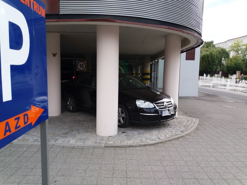 Tak parkują w Kielcach. Czyje to auto?