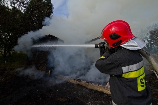 Policjanci z Koszalina zatrzymali mężczyznę, który wzywał strażaków do nie istniejących pożarów.