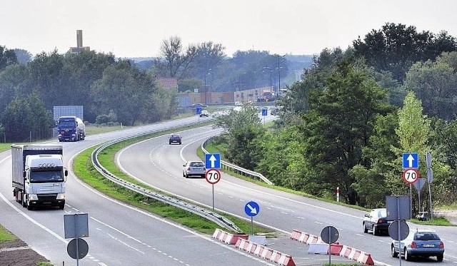 Po Kędzierzynie-Koźlu jeździ bardzo dużo ciężarówek z materiałami niebezpiecznymi. To właśnie z tego powodu trzeba zbudować północną obwodnicę.