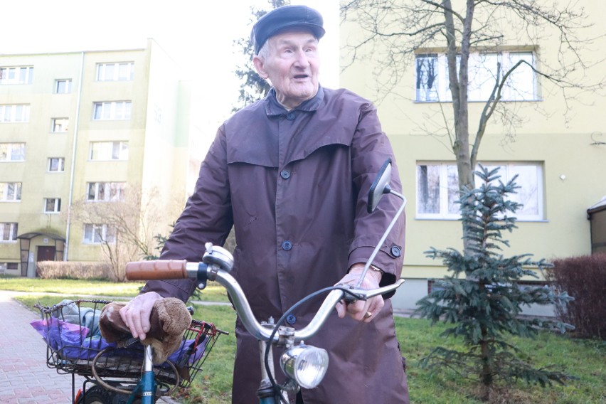 92-latek z Retkini jeździ na rowerze, uprawia działkę i cieszy się dobrym zdrowiem - jest przykładem, że styl życia wpływa na nasze zdrowie