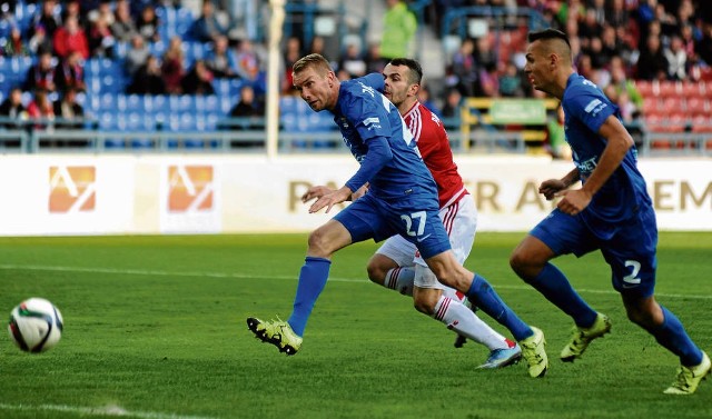 Dariusz Jarecki (nr 27) podczas jesiennego meczu na stadionie Wisły, zakończonego remisem 0:0