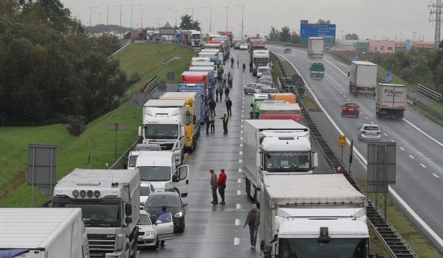 Szokujące dane policji. W ciągu ostatnich 6 lat liczba wypadków na autostradach w Polsce podwoiła się, podobnie jak liczba ofiar śmiertelnych tych wypadków.Zobacz także:Jak Podgórz przyłączano do Torunia