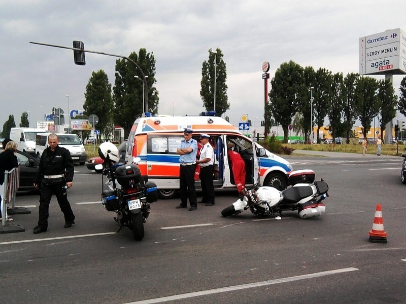Struga: Policyjny radiowóz uderzył w osobówkę