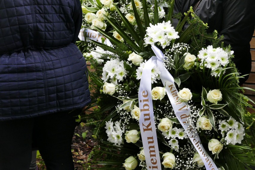 Warszawa: Pogrzeb ucznia zamordowanego w szkole w Wawrze [ZDJĘCIA] 16-letni Kuba pochowany na Muzułmańskim Cmentarzu Tatarskim