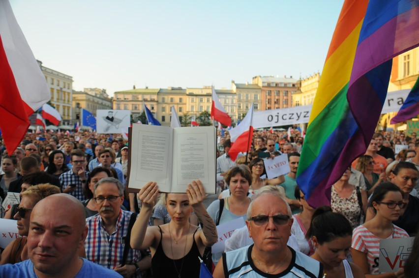 Kraków. Wielki protest na Rynku Głównym w obronie sądów