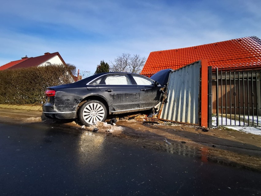 Wypadek przy ul. Franciszkańskiej w Koszalinie. Autem w...