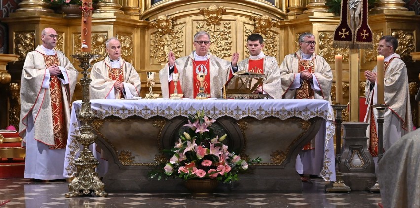 Biskup kielecki Jan Piotrowski obchodzi 40. rocznicę święceń...