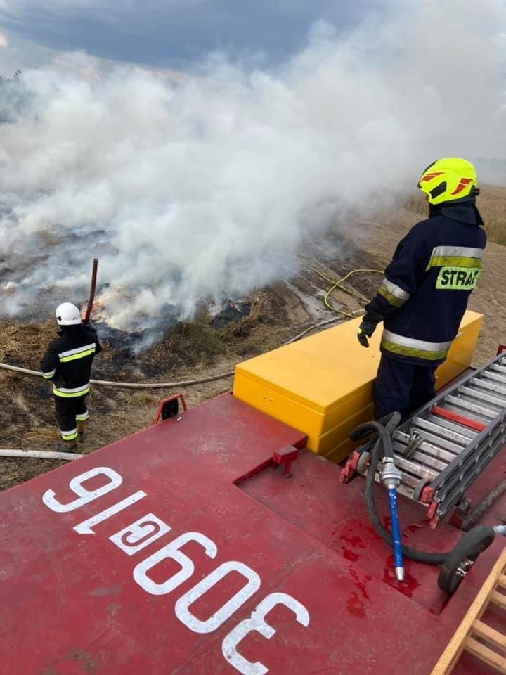 W Łukowcu straż pożarna gasiła  pożar stogu oraz zboże na...