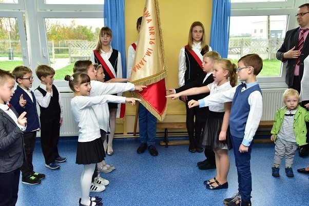 Ślubowanie uczniów klas pierwszych odbyło się w Szkole...