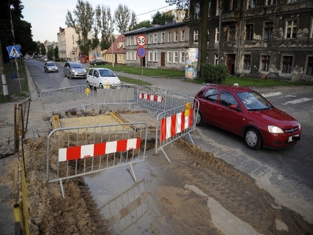 W Bydgoszczy na ulicy Nakielskiej zapadłą się jezdnia.