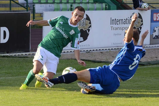 Piłkarze Olimpii (w zielonej koszulce Adrian Bielawski) liczą, że w Chojnicach zmażą plamę po ubiegłotygodniowej wpadce u siebie z Flotą Świnoujście