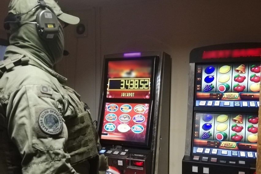 Funkcjonariusze KAS z Łomży zlikwidowali nielegalny salon gier hazardowych [ZDJĘCIA]