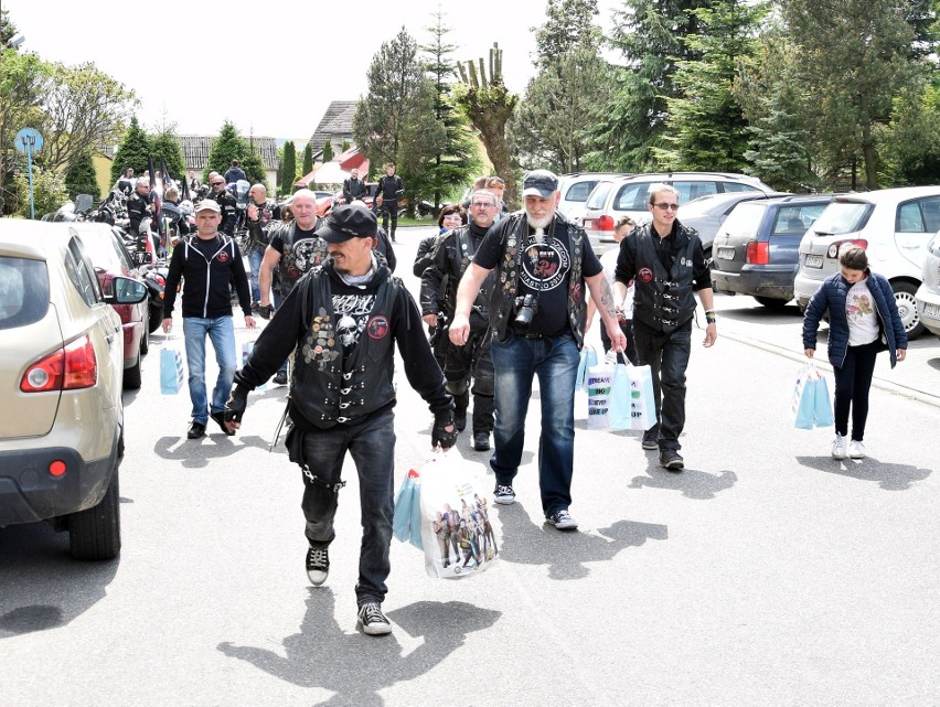 Motocykliści z miasteckiego stowarzyszenia "Gryf"...