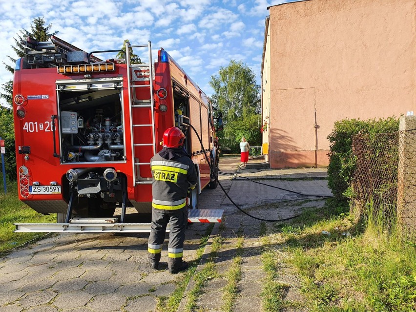 Pożar w budynku wielorodzinnym pod Białogardem [zdjęcia]